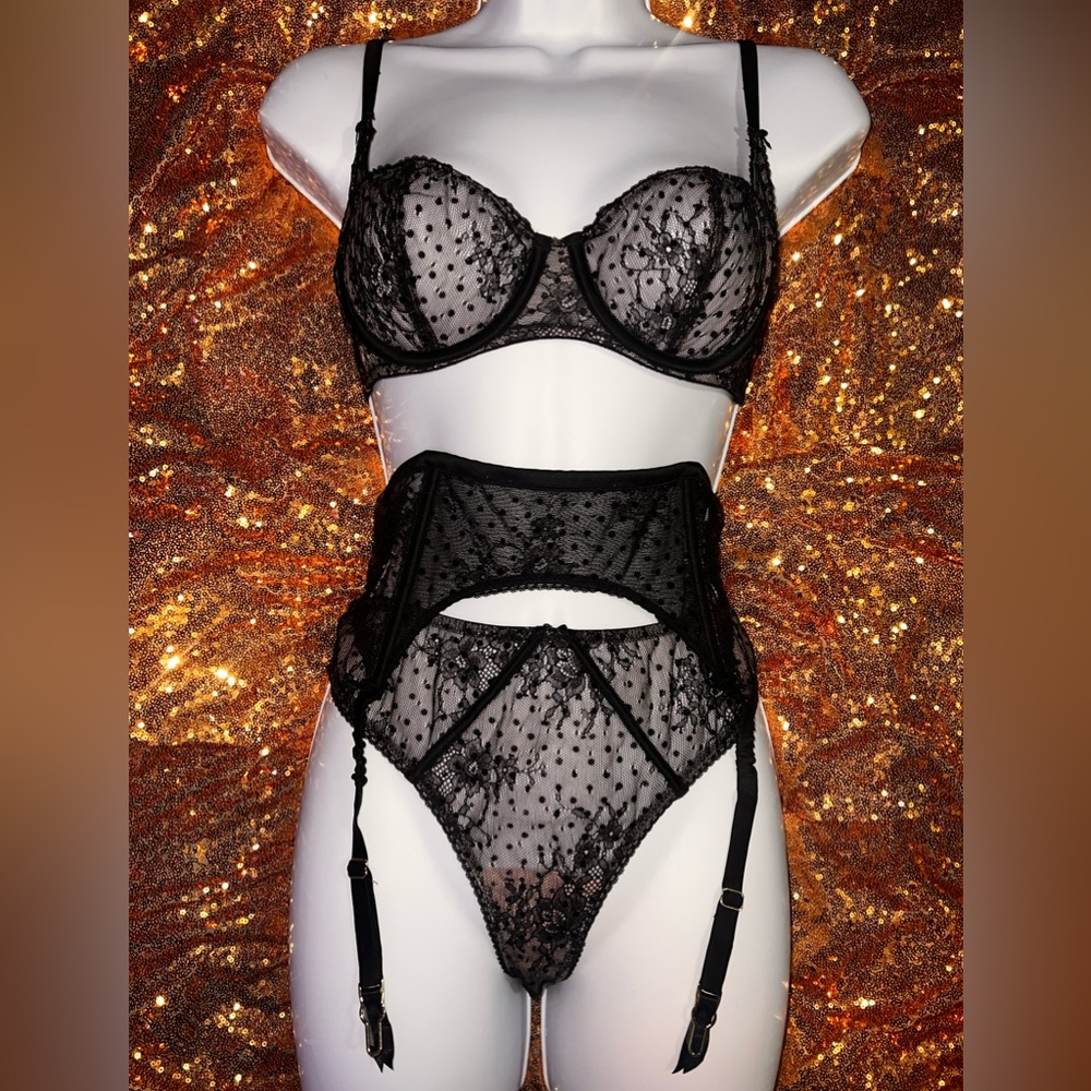 Victoria’s Secret 3pc set black polkadots. 34B size (M)